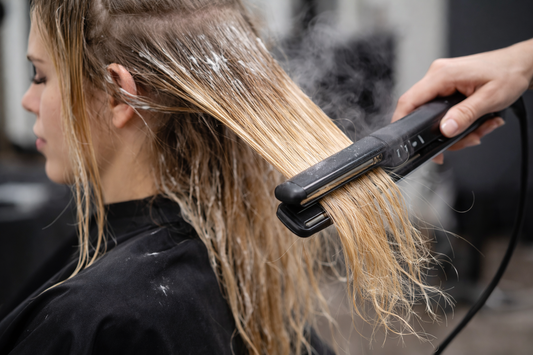 Cheveux abîmés par la chaleur lors de l’utilisation d’un lisseur
